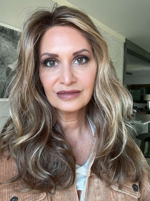 Emily Herrin @she_sheds_more wearing ARROW by ELLEN WILLE in color LIGHT BERNSTEIN ROOTED | Light Auburn, Light Honey Blonde, and Light Reddish Brown blend and Dark Roots