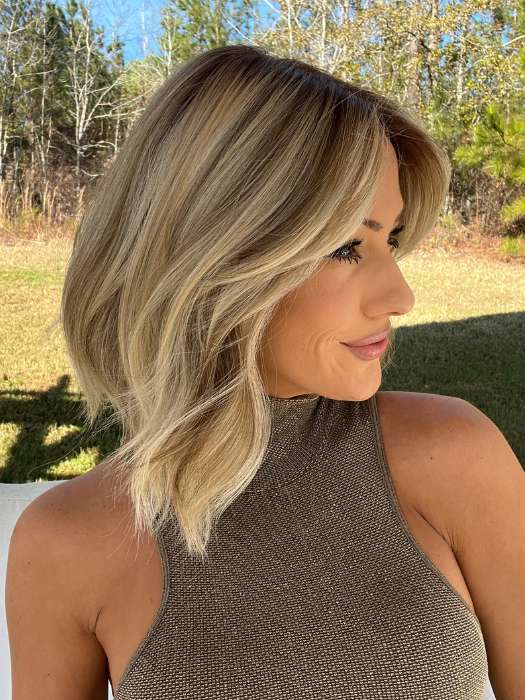 Jenna @jenna_fail wearing HOLLIE by JON RENAU in color 12FS12 MALIBU BLONDE | Light Gold Brown, Light Natural Gold Blonde, Pale Natural Gold-Blonde Blend, Shaded with Light Gold Brown