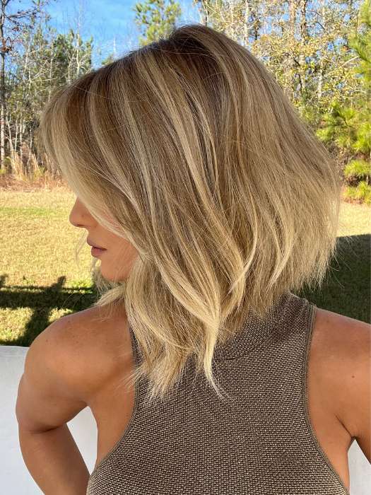 Jenna @jenna_fail wearing HOLLIE by JON RENAU in color 12FS12 MALIBU BLONDE | Light Gold Brown, Light Natural Gold Blonde, Pale Natural Gold-Blonde Blend, Shaded with Light Gold Brown